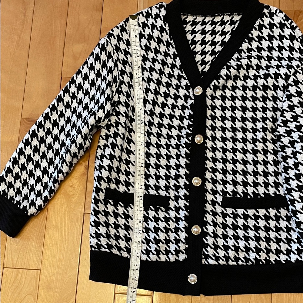 M. CHIC Black and White Houndstooth Cardigan - Picture 4 of 5